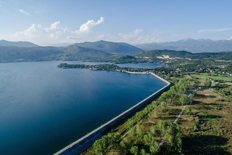 Пониженный уровень воды в озере Крупац 