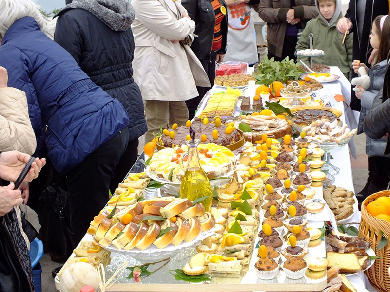 Оранжевый фестиваль в Херцег-Нови в 2016 г. 