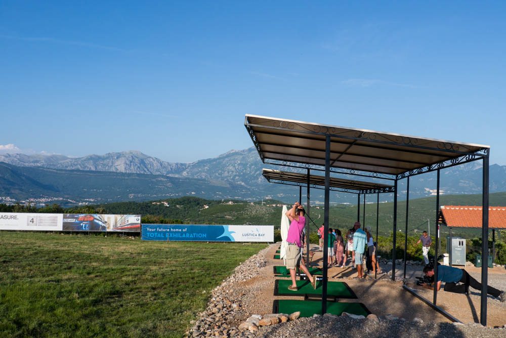 Открытие поля Golf Driving Range на Луштице