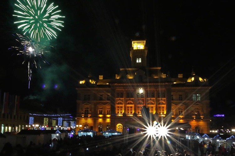 Открытие зимнего фестиваля в Нови-Саде в декабре 2016 г.