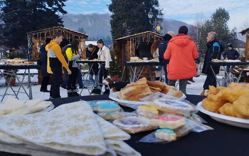 Новогодняя ярмарка в Колашине 