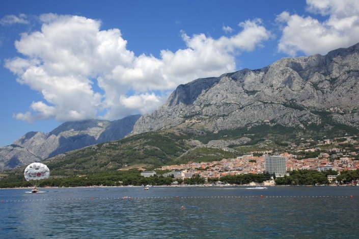 Город Макарска в Сплитско-Далматинской области. Фото: Hoteli-makarska.hr