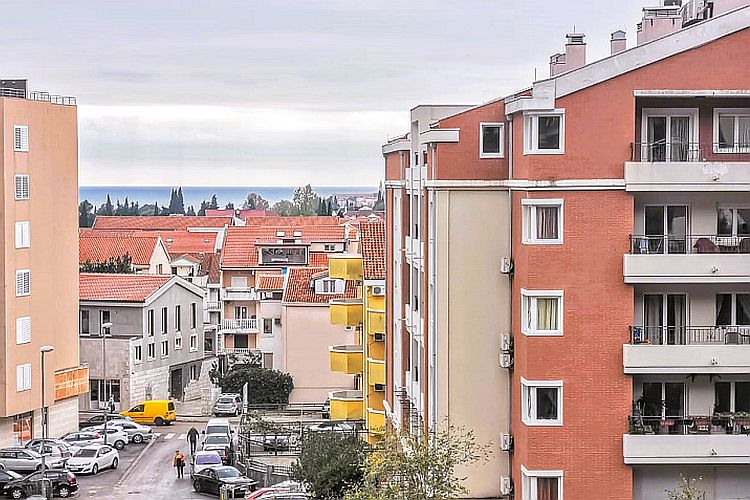 Двухкомнатная квартира с видом на море в Будве, Черногория