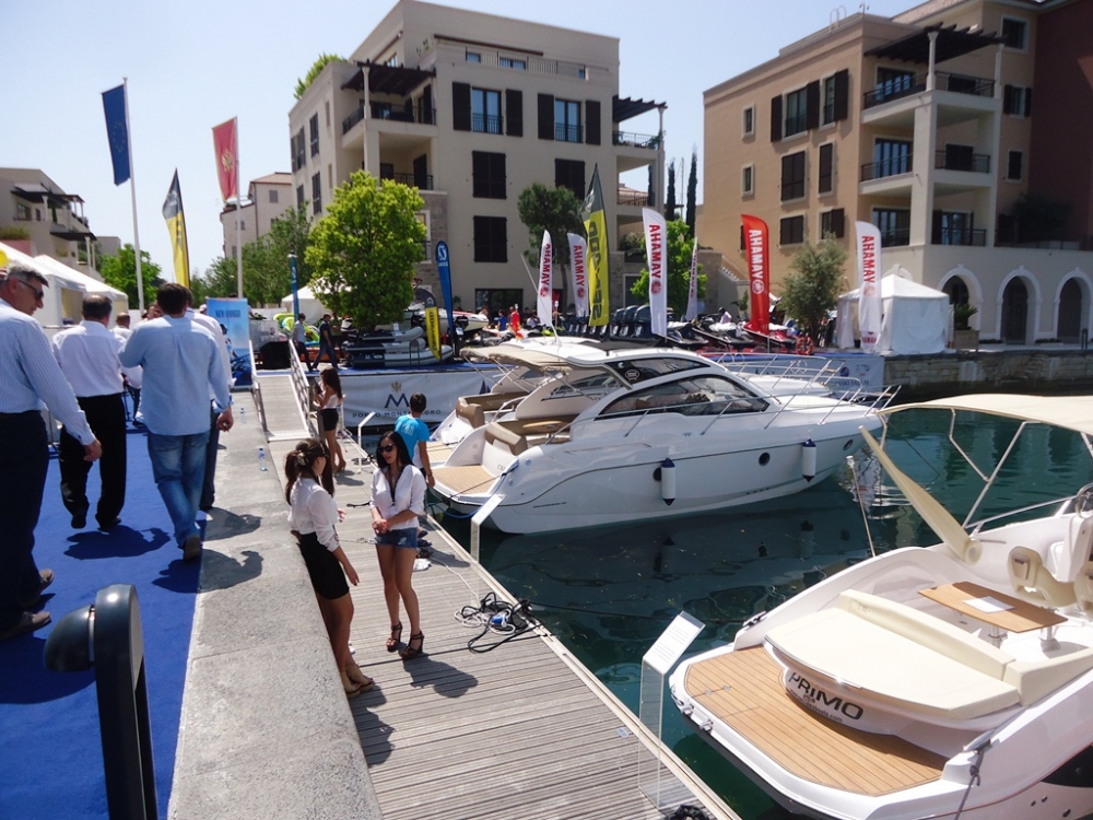 Выставка судов Nautic Show в яхт-клубе Porto Montenegro