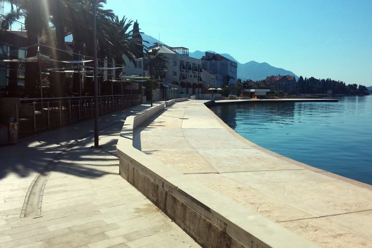 Городской пляж в Тивате. Фото: BokaNews.me