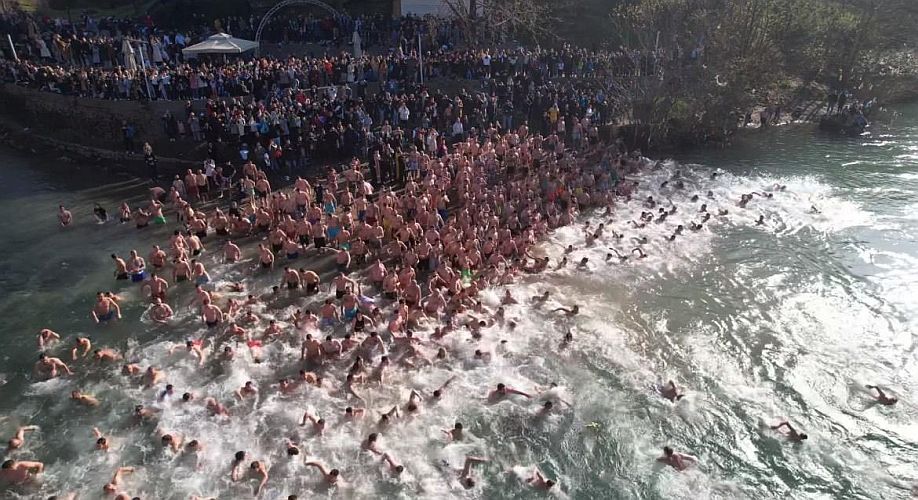 Заплыв за Богоявленским крестом в Подгорице 19 января 2026 года