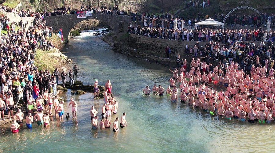 Заплыв за Богоявленским крестом в Подгорице 19 января 2026 года