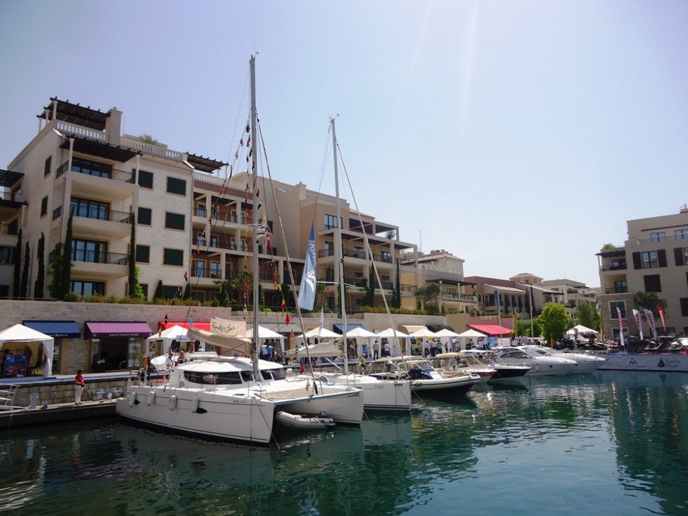 Выставка судов Nautic Show в яхт-клубе Porto Montenegro