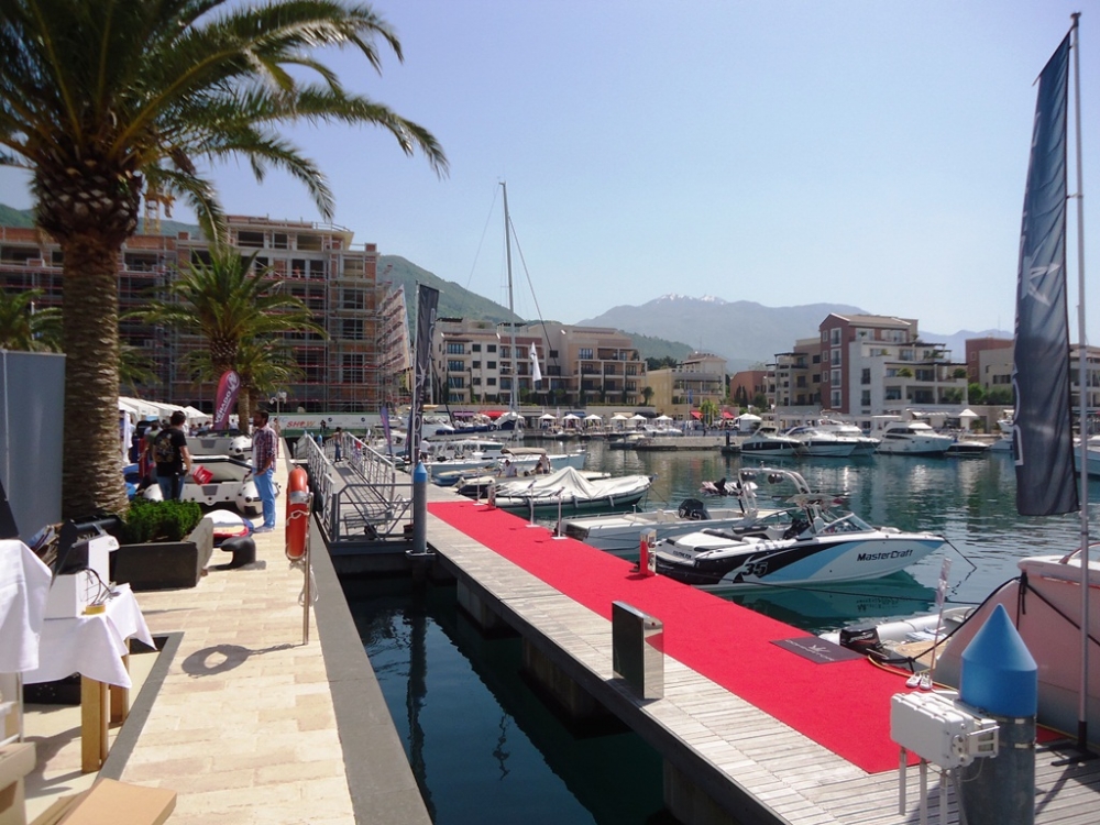 Выставка судов Nautic Show в яхт-клубе Porto Montenegro