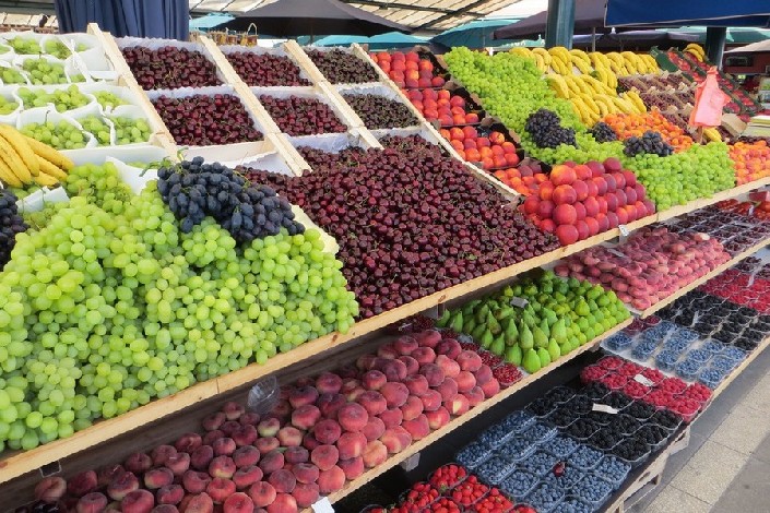 Самые высокие в Хорватии цены на овощи и фрукты - в городе Ровинь Продуктовый рынок в Хорватии. Фото: 24sata.hr