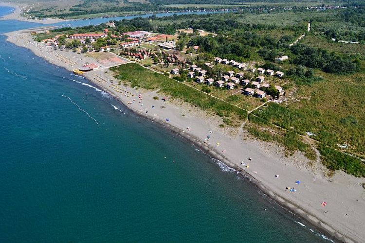 Закат солнца на черногорском острове Ада-Бояна
