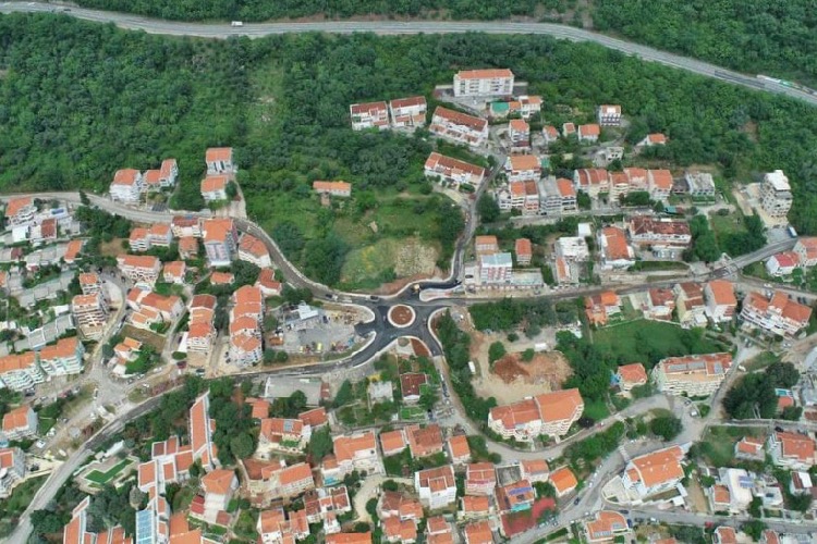 В Петроваце открыли круговой перекресток Петровац. Фото: Rtvbudva.me