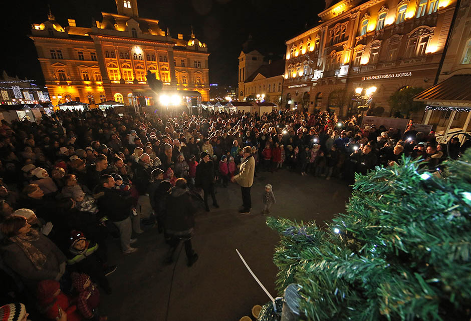 Открытие зимнего фестиваля в Нови-Саде в декабре 2016 г.