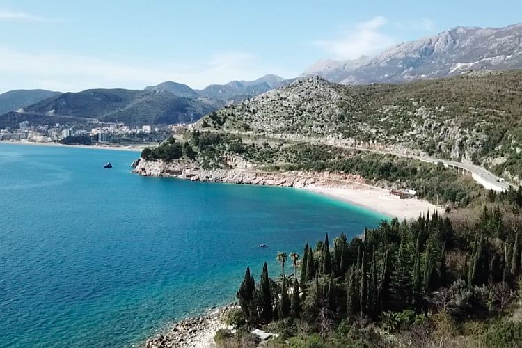 Урбанизированный участок в Черногории, в поселке Каменово
