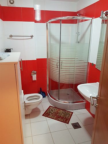 Квартира-студия в Петроваце на первой линии, Черногория