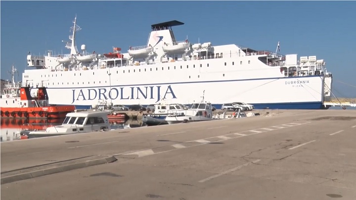 Возобновилось паромное сообщение между Баром и Бари Паром Dubrovnik. Фото: BarinfoTv