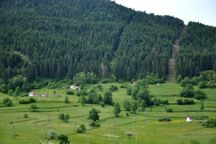 Деревня Цкрвичко-Поле между каньонами рек Пива и Тара
