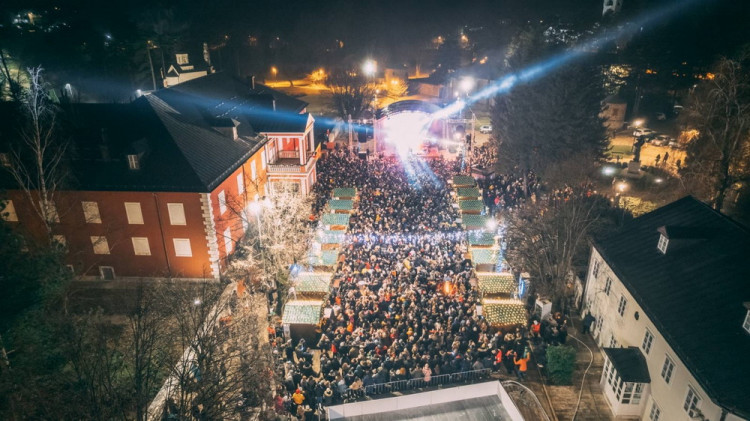 Открытие новогодней ярмарки в Цетине. Фото: Bokanews.me