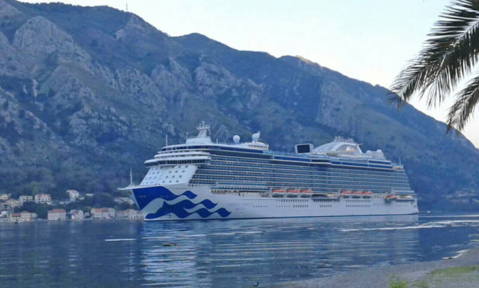 В Которе побывал новый круизный лайнер стоимостью 680 млн долларов Лайнер Majestic Princess в Бока-Которской бухте. Фото: Radiojadran.com