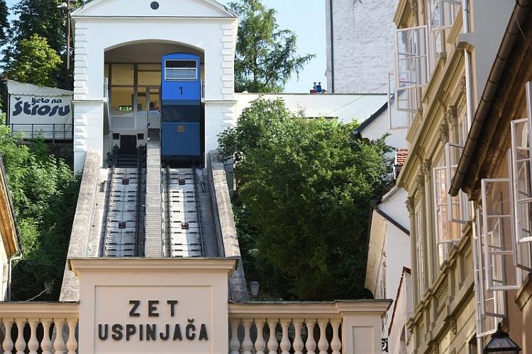 В Загребе вновь открылся самый короткий фуникулер в мире Фуникулер в Загребе. Фото: Poslovni.hr, Davor Višnjić, Pixsell