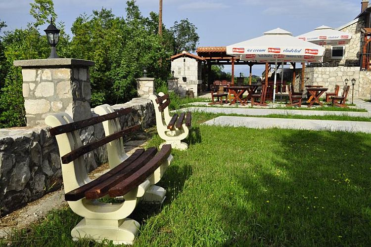 Ресторан в Черногории, в Цетине