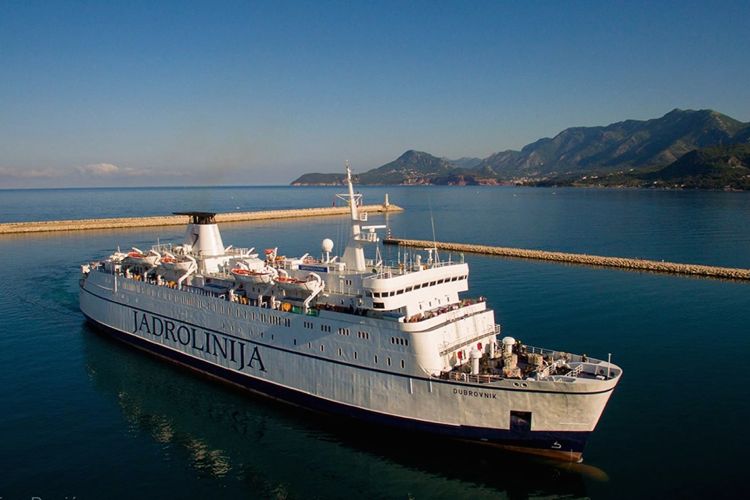 Паром Dubrovnik в Баре. Фото: Barinfo.me