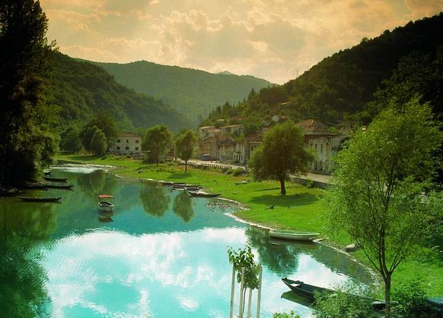 Городок Риека-Црноевича в Черногории. Фото: Montenegro.travel
