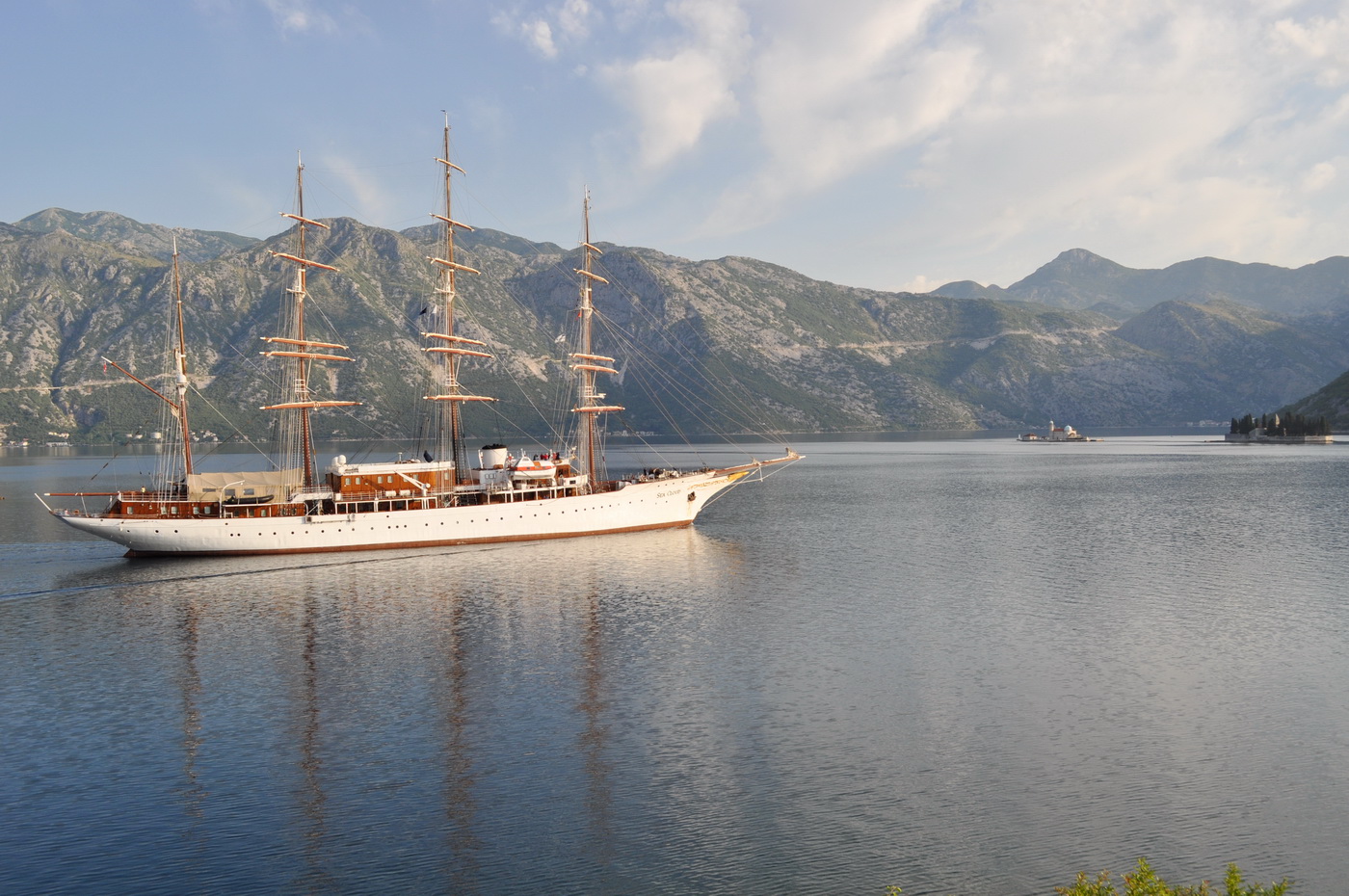 Парусник Sea Cloud в Бока-Которской бухте