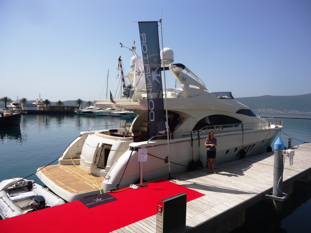 Выставка судов Nautic Show в яхт-клубе Porto Montenegro