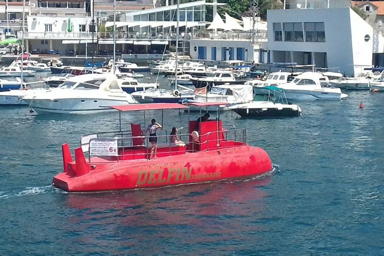 Туристическая подлодка в Херцег-Нови. Фото: Facebook, Delfin boats