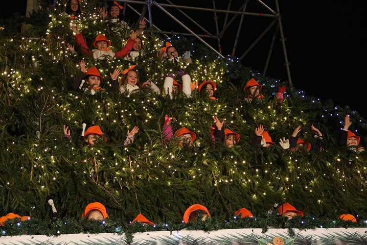 Открытие зимнего фестиваля в Нови-Саде в декабре 2016 г.