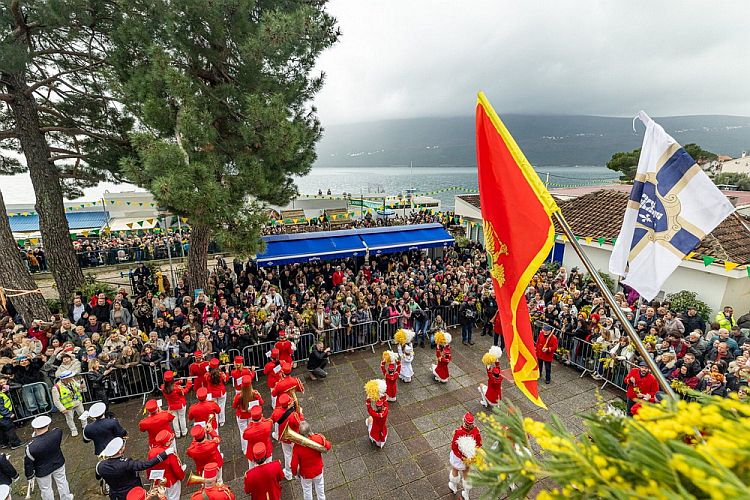 Открытие 57-го Праздника мимозы в Херцег-Нови