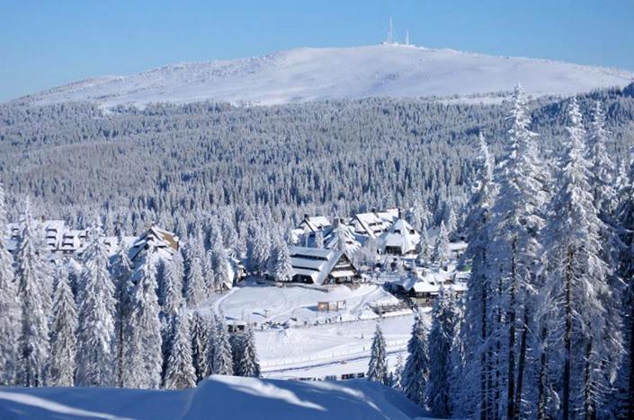 Горнолыжный курорт Копаоник в Сербии. Фото: Facebook, MK Mountain Resort-Kopaonik Горнолыжный курорт Копаоник в Сербии. Фото: Facebook, MK Mountain Resort-Kopaonik