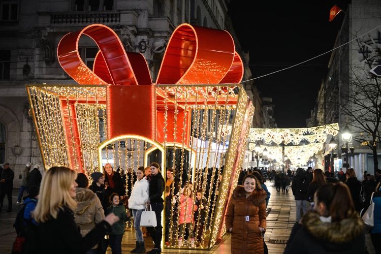 Новогодний подарок на улице Князя Михаила в Белграде