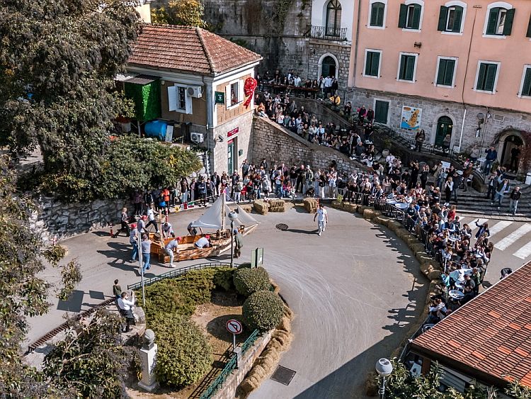 Гонки на самодельных самокатах в Херцег-Нови