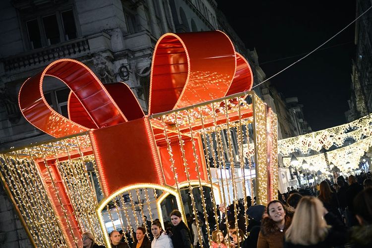 Новогодний подарок на улице Князя Михаила в Белграде