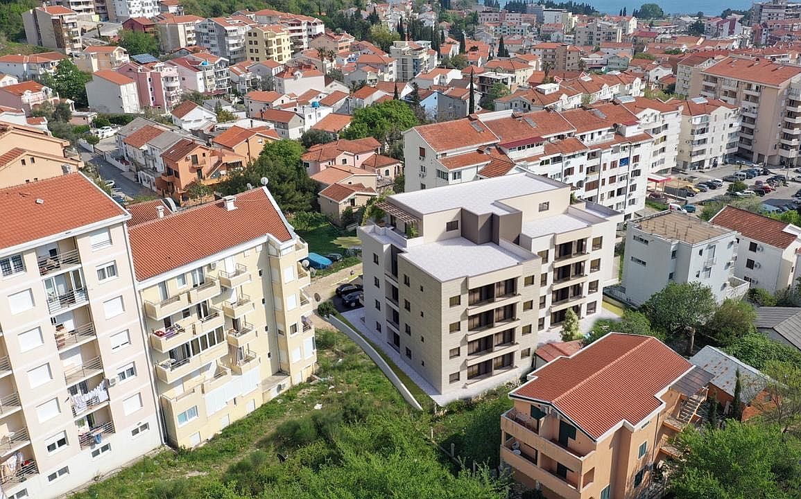 Трехкомнатная квартира в Будве в новостройке в закрытом комплексе