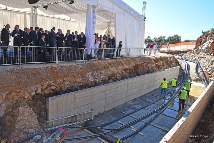 Официальная церемония по случаю старта работ по укладке силового кабеля в Черногории. Фото: Gov.me