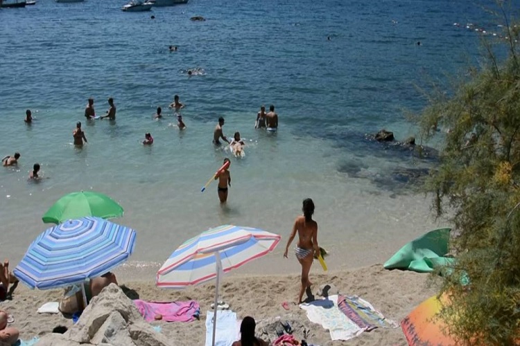 Пляж Bijela vila на ривьере Херцег-Нови. Фото: Cdm