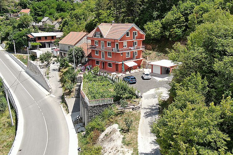 Дом в Черногории, в Цетине