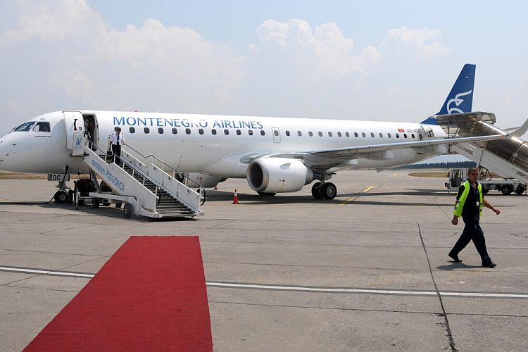 Самолет авиакомпании Montenegro Airlines. Фото: Vijesti.me