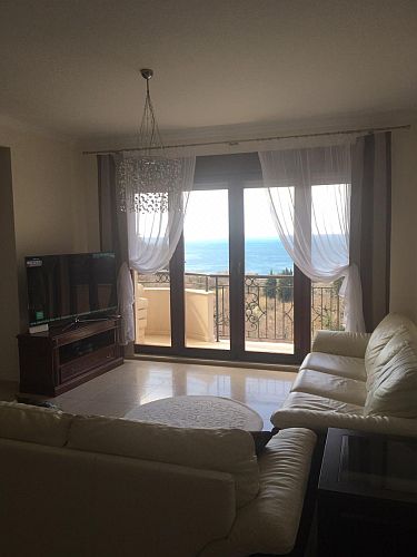 Tрехкомнатная квартира с панорамным видом на море в Петроваце, Черногория