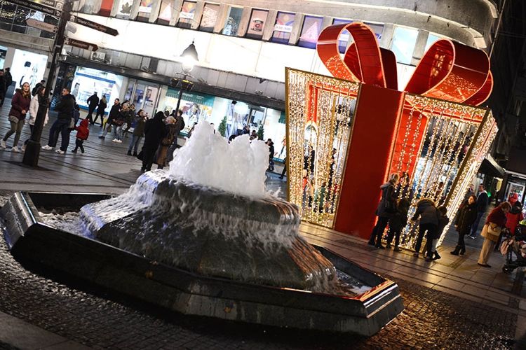 Новогодний подарок на улице Князя Михаила в Белграде