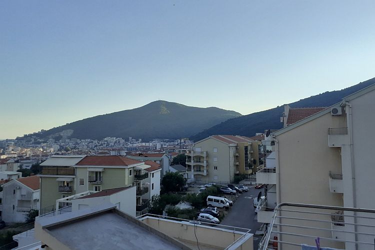 Двухкомнатная квартира с панорамным видом на море в Будве, Черногория