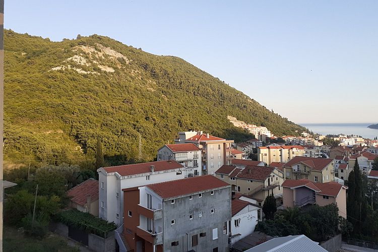 Двухкомнатная квартира с панорамным видом на море в Будве, Черногория