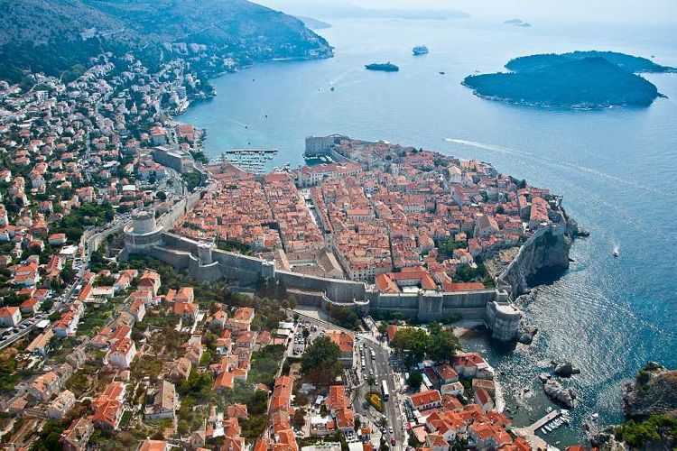 В августе 2016 г. цены на жилье в Хорватии упали на 3% Дубровник. Фото: Croatia-active.com