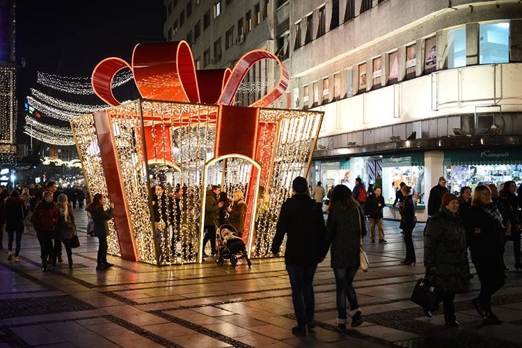 Новогодний подарок на улице Князя Михаила в Белграде