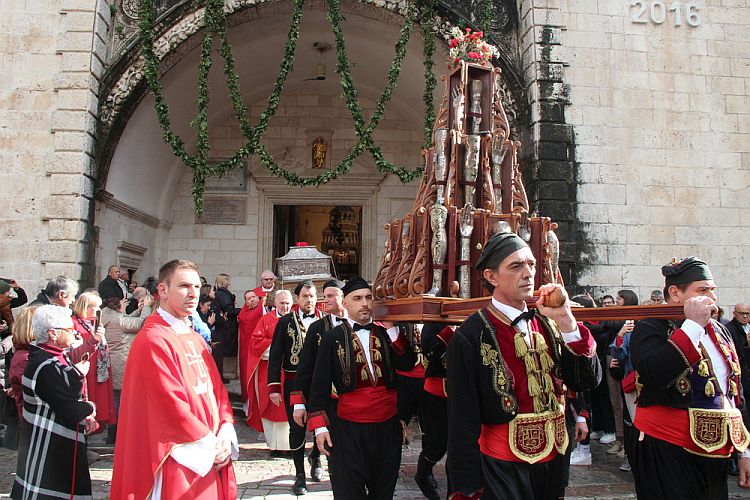 Празднование Дня святого Трифона в Которе