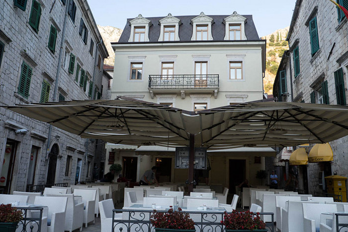 Отель Vardar в Старом городе Котора